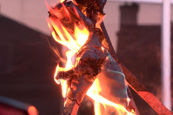 Les militants anti-bassines tentent de rallumer la flamme de la lutte, après la manifestation du 25 mars, à Sainte-Soline.