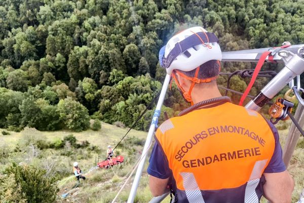 Une randonnée en haute montagne se prépare, en particulier l'automne et l'hiver exige de prendre en compte des paramètres que l'on ne rencontre pas en été.