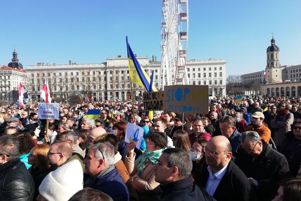 Place Bellecour à Lyon le 6 mars 2022, 2000 personnes sont venues protester contre l'offensive russe en Ukraine.