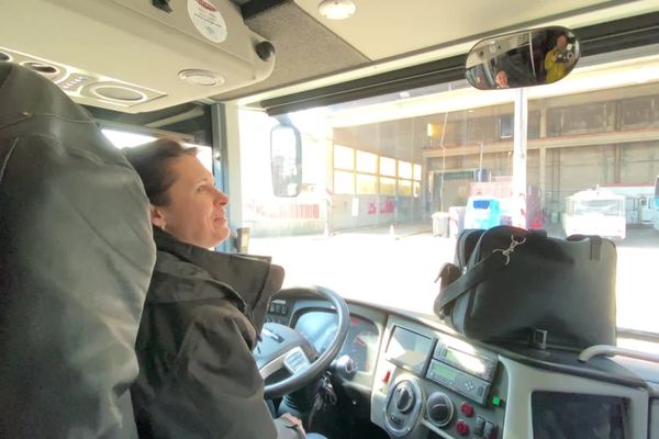 Zorina, Ukrainienne d'origine conduira un bus pour ramener quelques compatriotes à Metz.