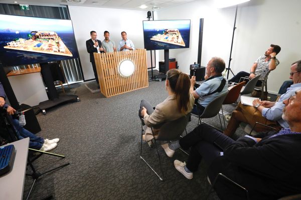 Les dirigeants de Smart Island Riviera, concepteurs de la "plage flottante" polémique Canua Island ont tenu une conférence de presse, la Seyne-sur-Mer, le 31 mai 2023.