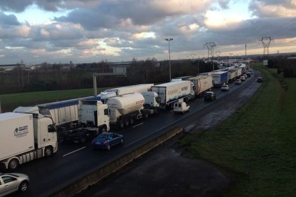 La circulation sur le périphérique de Caen se fait sur une voie