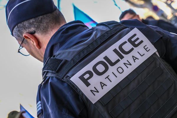 Les policiers au cœur des législatives sur le terrain.