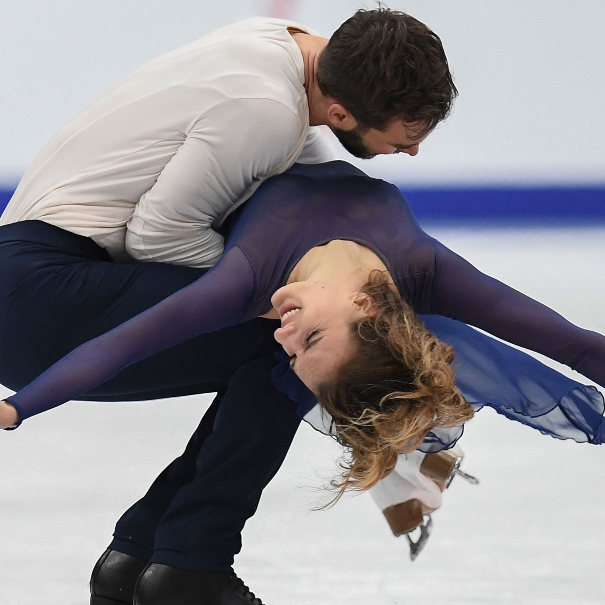 Quelle est la différence entre la danse sur glace et le patinage