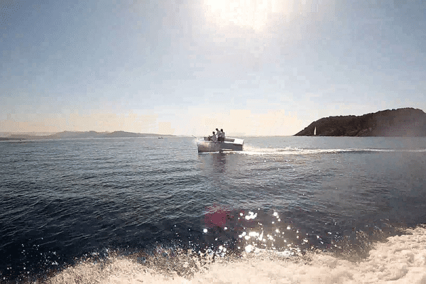 Les premiers essais des SeaBubbles, dans le sud de la France, le 29 mars 2017.