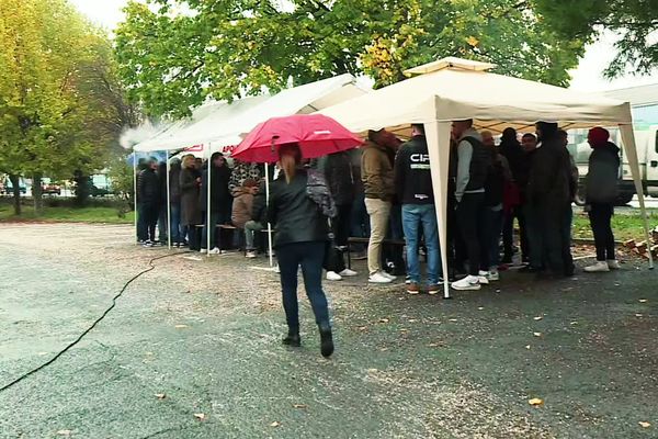 Entamée le 12 octobre dernier, la grève se poursuit chez ATS, fonderie alésienne de précision spécialisée dans la fabrication de prothèses orthopédiques, à Alès, dans le Gard. 90 % des 117 employés sont en grève pour obtenir de meilleurs salaires.