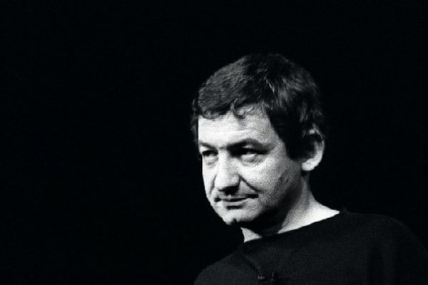 Pierre Desproges en 1984 au théâtre Fontaine à Paris