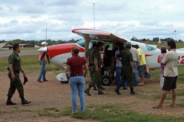 Le transfert des accusés de Riberalta à Santa Ana Del Yacuma dans une avionnette