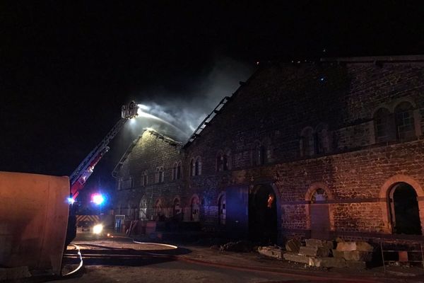 Jeudi 24 mars, dans la soirée, les sapeurs-pompiers ont lutté contre un incendie qui s'est déclaré sur le site de l'ancienne sucrerie Bourdon à Clermont-Ferrand.