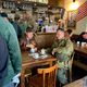 Le bar du 6 juin, à Sainte-Marie-du-Mont (Manche) attire des centaines de touristes par jour lors des commémorations du 6 juin 1944.