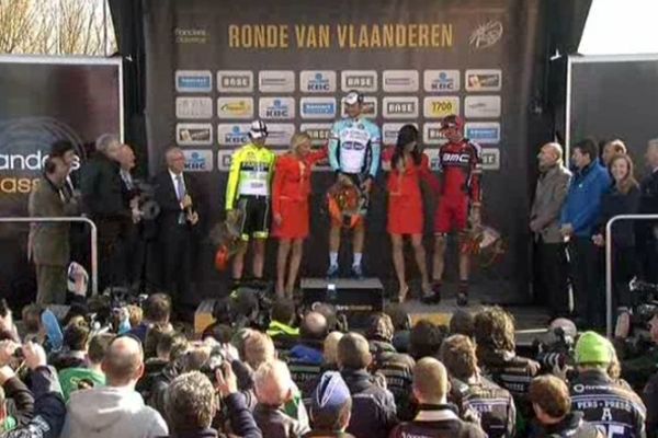 Ronde Van Vlaanderen, le Tour des Flandres, ici le podium en 2012 avec la victoire du Belge Tom Boonen. Ce dimanche 31 mars 2013, c'est la 100e édition du Tour des Flandres. 