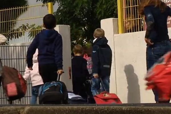 Les enfants de retour à l'école à Lattes, dans l'Hérault, ce vendredi-après-midi - 14 octobre 2016