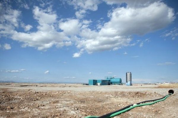 La rupture du pipeline le 9 août 2009 a causé une pollution à l'hydrocarbure dans la plaine de la Crau.