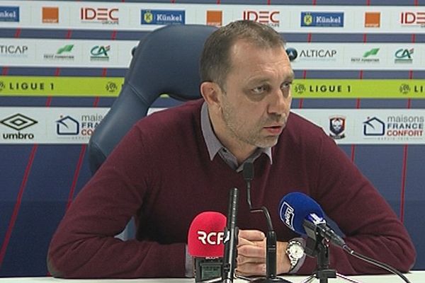 Xavier Gravelaine, directeur général du Stade Malherbe de Caen, ce mercredi en conférence de presse