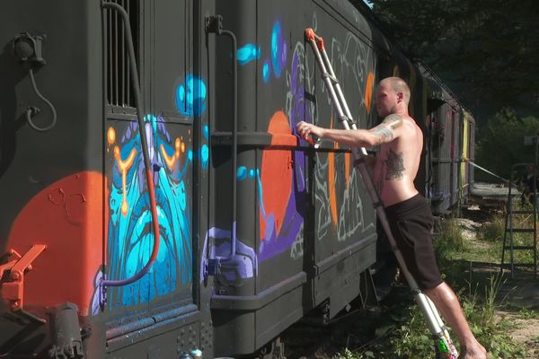 De l'art sous le soleil... et sur des wagons.