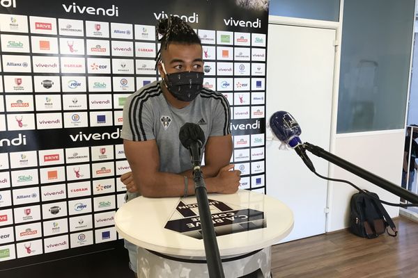 Valentin Tirefort lors du point presse en mode Covid. Le jeune ailier sera titulaire face à Bordeaux. 