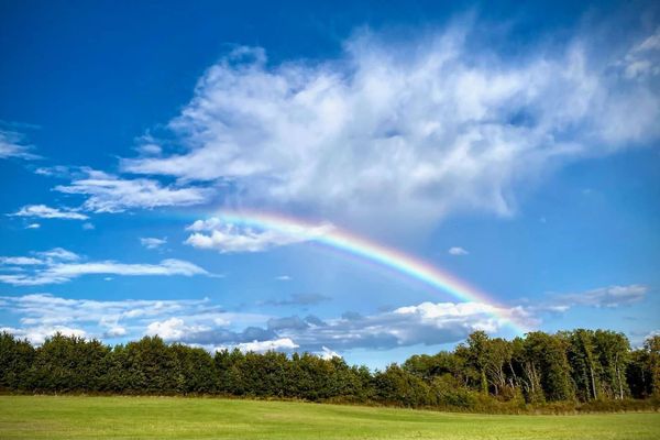 Arc-en-ciel au-dessus de Boisseuil (87)