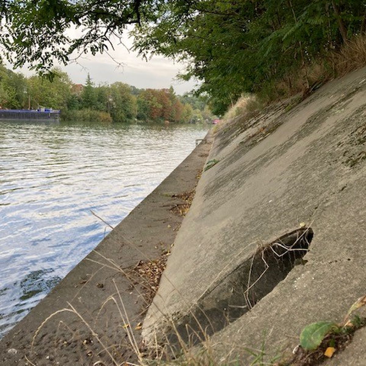 La canalisation d'eaux usées qui a cédé dans ce quartier de Toulon