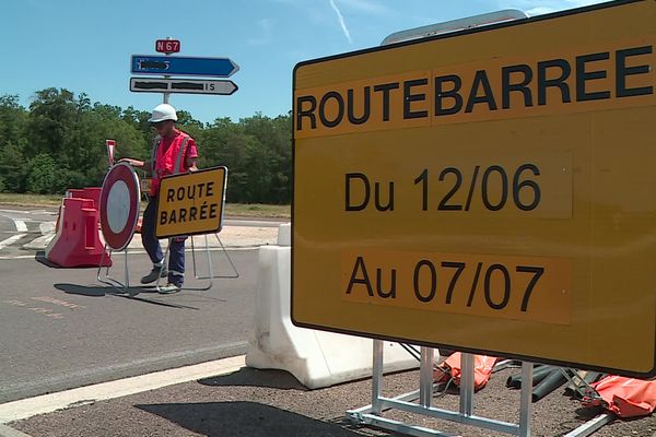 Une partie de la route nationale 67 est fermée pour un mois, une durée deux fois moins importante que si la circulation alternée avait été mise en place.