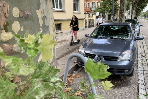 Dans le quartier du Neudorf, la municipalité veut étendre le stationnement payant dès le premier trimestre 2024, pour dissuader les voitures ventouses favoriser les mobilités douces