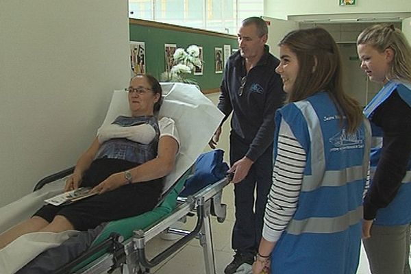 120 lycéens de Saint-Lô donnent chaque semaine quelques heures de leur temps libre à l'hôpital Mémorial