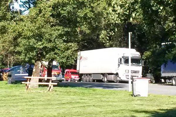 Le camion où s'étaient cachés les 11 réfugiés