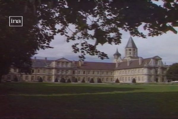 En 1901, le 21 juillet, l’école de Cluny, en Saône-et-Loire, est érigée en Ecole Nationale des Arts et Métiers, elle prend le nom d’ENSAM en 1963.