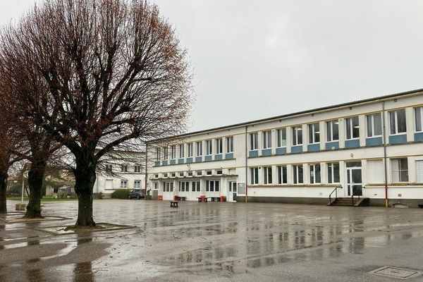 Le collège Jules Bastien-Lepage de Damvillers dans la Meuse.