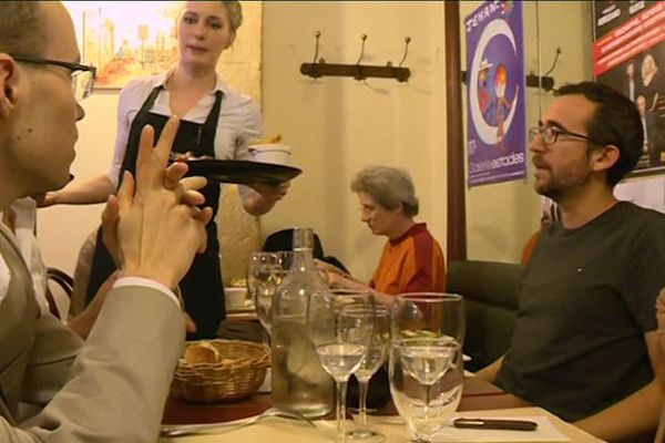 Une association de bistrotiers veut inscrire les cafés parisiens au Patrimoine universel de l'Unesco. 