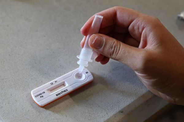 Test PCR, antigénique ou autotest comme ci-dessus, le Conseil scientifique recommande vivement de se faire tester avant de se réunir en famille pour les fêtes.