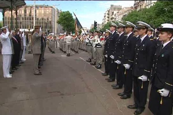 Hommage ce matin à Marseille en présence des différents corps de l'armée et des représentants de l'Etat français