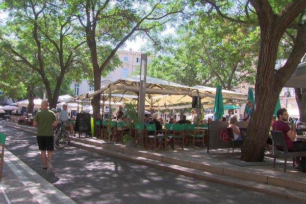 Montpellier - les nombreuses terrasses ombragées du centre-ville - août 2021.