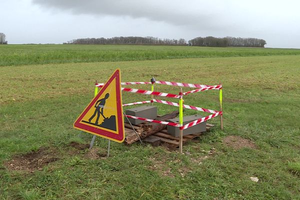 Le village de Barbezières, en Charente, s'est réveillé vendredi 20 décembre en constatant qu'un de ses puits historique avait disparu.