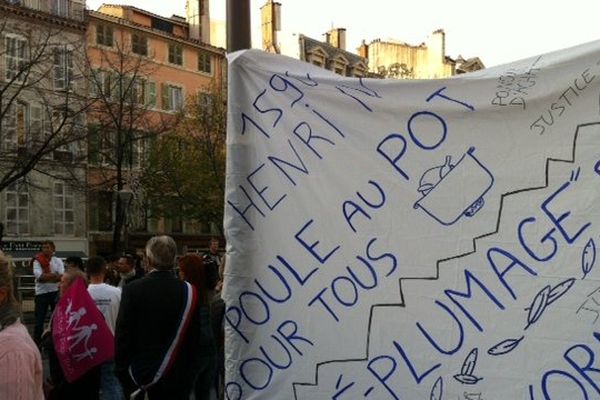 Changement de régime des allocations : les familles plumées manifestent à Marseille