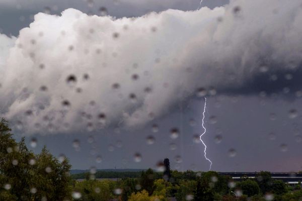 Onze départements dont six de la région Auvergne-Rhône-Alpes sont placés en vigilance orange aux orages et pluie-inondations ce mercredi 7 septembre.