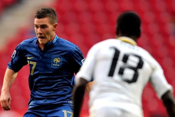 Youssouf Sabaly opposé à un Ghanéen lors du Championnat du monde des moins de 20 ans remporté par les Bleus.