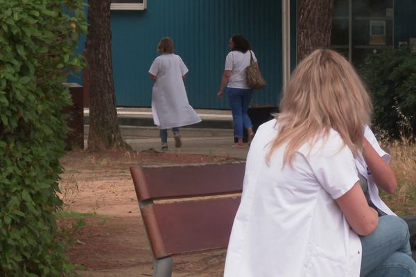 Les syndicats de l'hôpital de Béziers se sont réunis en urgence lundi 17 juin pour tenter de faire la lumière sur le suicide de leur collègue de 49 ans.