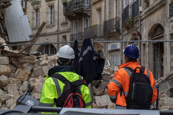 Les experts craignent l'effondrement de quatre autres immeubles voisins des deux qui se sont effondrés il y a neuf jours rue de la Rousselle dans le centre historique de Bordeaux en Gironde.