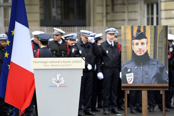 Hommage rendu à Xavier Jugelé, le 25 avril 2017 à la préfecture de Paris.