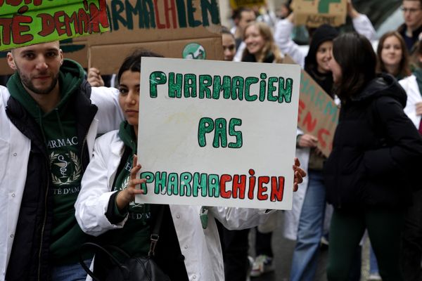 Les étudiants en pharmacie en dernière année font la grève des stages en officine.