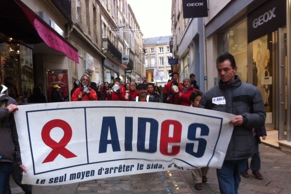 La mobilisation contre le SIDA a commencé dès samedi dans les rues de Poitiers.