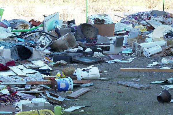 La décharge sauvage du site de l'ex Foir'fouille à Frontignan (Hérault)