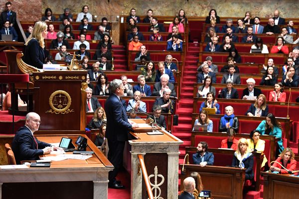 Membre du groupe LIOT, Charles de Courson prend la parole devant l'Assemblée nationale, pour présenter la motion de censure de son groupe.