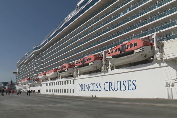 ¨Le Sky Princess et ses 3.000 passagers est arrivé en escale à la Rochelle