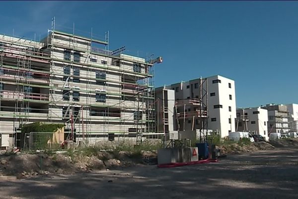 Plusieurs bâtiments sont en cours de construction au quartier Concorde, à Saint-Louis. D'autres sont terminés et habités.