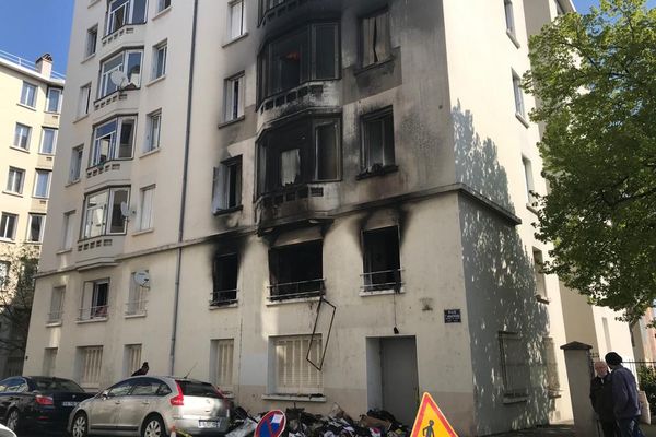 Lyon : un violent incendie dans le quartier des Etats-Unis, 11 personnes légèrement intoxiquées