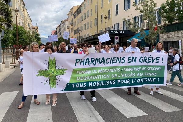En Corse, 90 % des pharmacies sont fermées, ce jeudi 30 mai, suite à un mouvement de grève au niveau national.