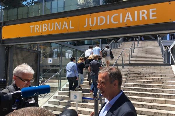 Le tribunal de Bordeaux devrait rendre sa décision mardi, dans l'après-midi.