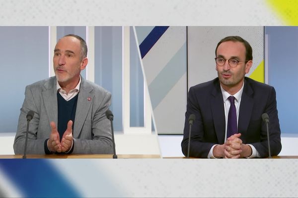 Loïck Prud'homme, réélu député de la France Insoumise s'oppose à Thomas Cazenave député de la majorité présidentielle Renaissance, sur le plateau de France 3 Aquitaine pour un débat animé par Nicolas Morin (enregistré le 18 novembre 2022)