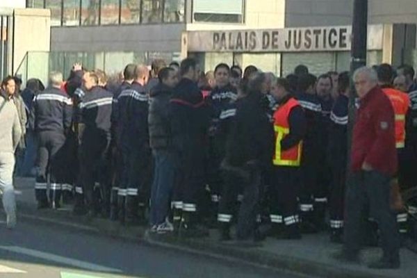 Devant le palais de Justice d'Avignon, lors du procès il y a quelques mois